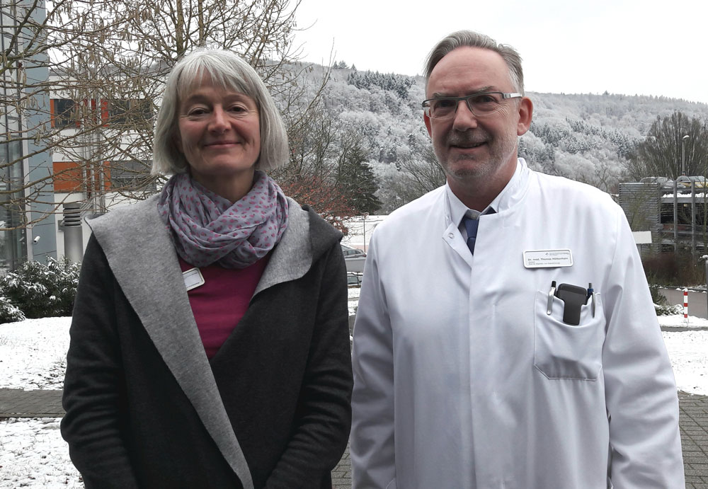 Ute Steinbrück, Leiterin des Bildungsinstituts für Gesundheits- und Krankenpflege, und Chefarzt Dr. med. Thomas Hüttenhain