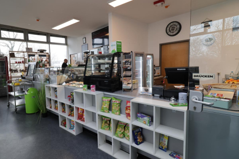 Einblick in die Cafeteria am Standort Buchen der Neckar-Odenwald-Kliniken