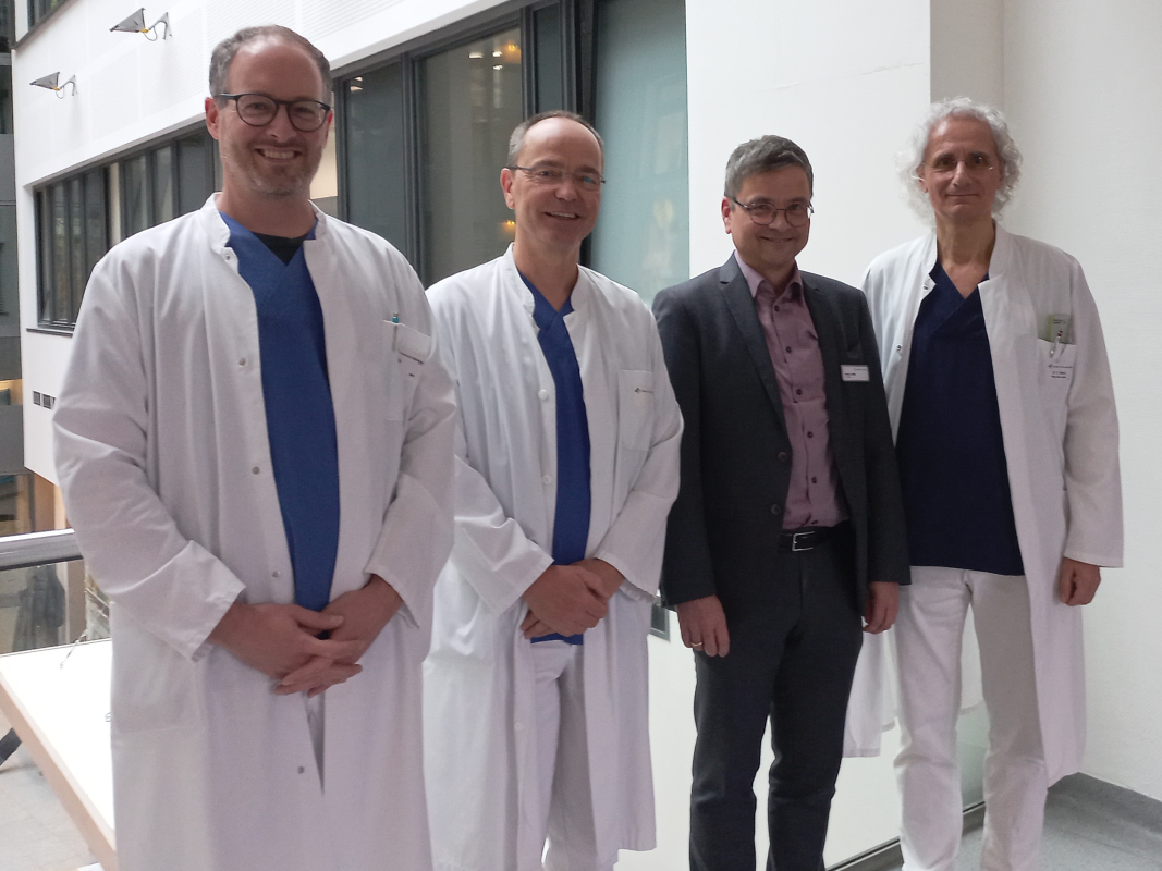 Ärztlicher Direktor Dr. Rüdiger Mahler, Oberarzt Matthias Lintz,  Harald Löffler, Chefarzt Dr. Peter A. Oberst 